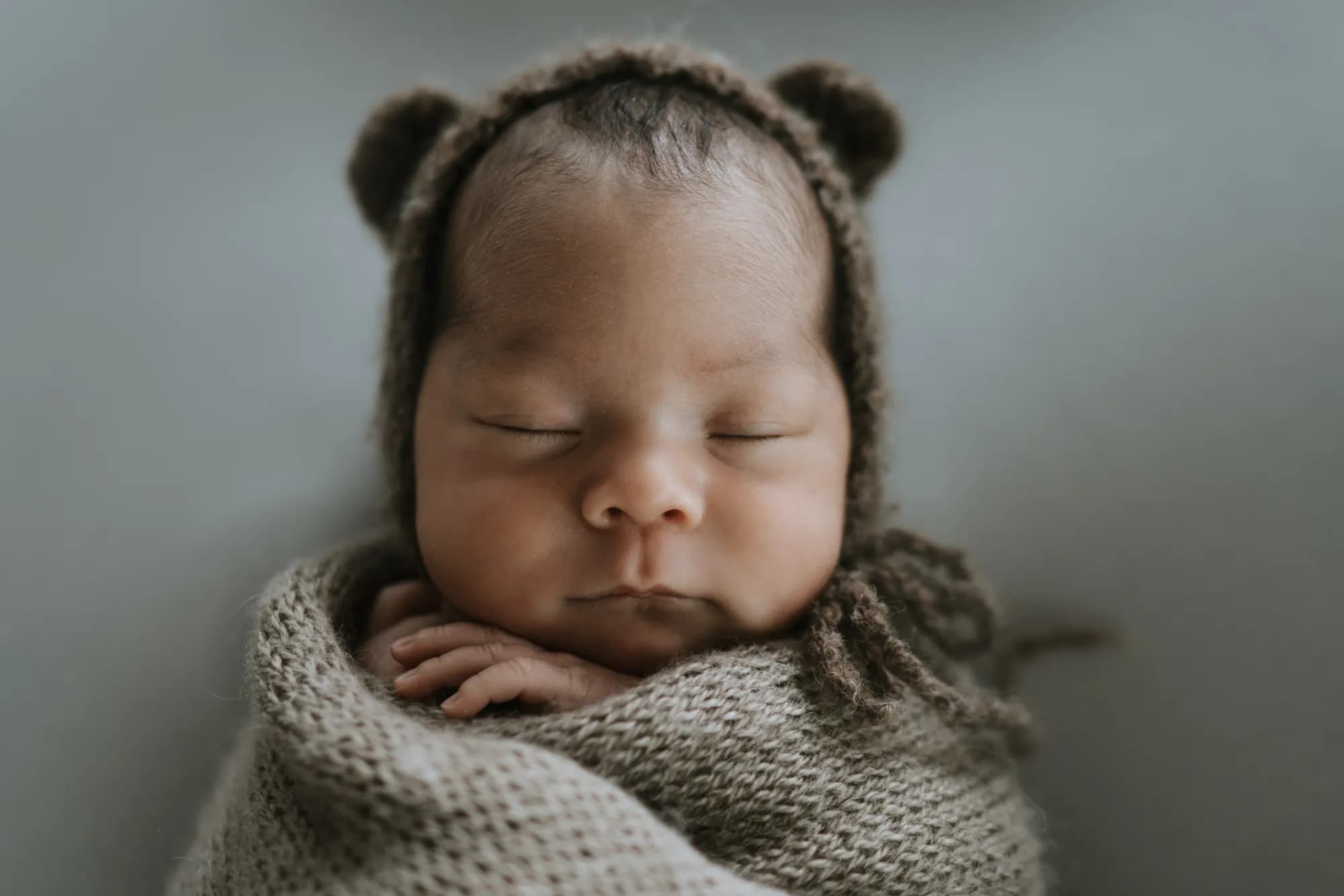 Newborn Innsbruck – schlafendes Baby Nahaufnahme