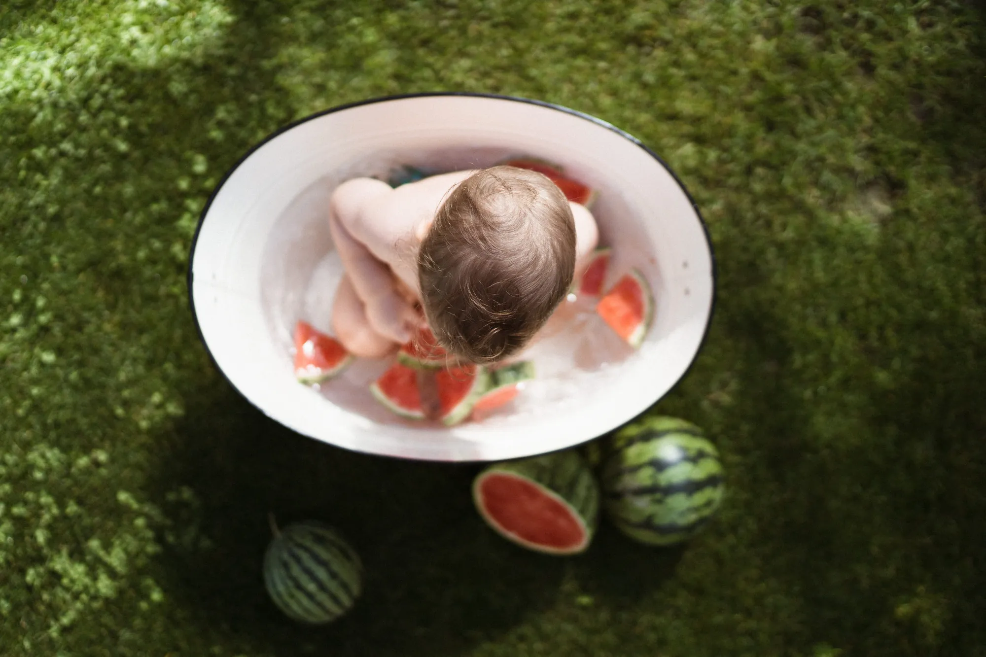 Melonen-Smash Shooting Tirol – Baby feiert den ersten Geburtstag mit Melone, Photo Kiss (2)